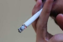 Οι Κινέζοι κόβουν το τσιγάρο και στους εξωτερικούς χώρους