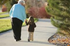 Αυξάνεται το προσδόκιμο ζωής - Αίνιγμα γιατί οι γυναίκες ζουν περισσότερο