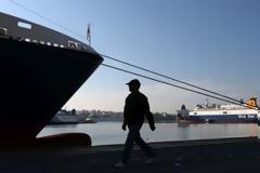 Στην 24ωρη απεργία της ΑΔΕΔΥ και τα πλοία