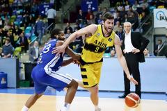 Αυτοκτόνησε στη Γερμανία... (81-74)