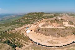 Υπάρχει και νέο μνημείο στο λόφο Καστά;