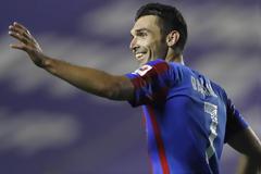 Τον έδιωξαν από την ομάδα γιατί έδειρε συμπαίκτη του!