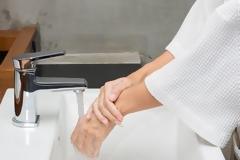 Να πόσο πρέπει να πλένεις τα χέρια σου για να είναι καθαρά