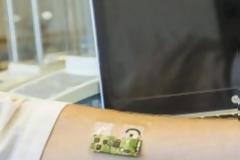 Δημιουργήθηκε το πρώτο ηλεκτρονικό «τσιρότο» που μετράει τον ιδρώτα του ανθρώπου