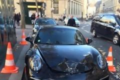 Παριζιάνος άφησε την Porsche του σε πιάτσα ταξί και η αστυνομία την ανατίναξε