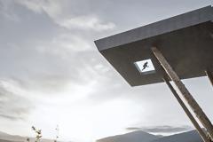 Πώς είναι να βουτάς στην πιο τρομακτική πισίνα του κόσμου [video]