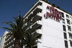 2+1 αγκάθια στην πώληση του Athens Ledra