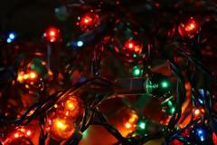 Χανιά: Τα λαμπάκια στο δέντρο του σχολείου έστειλαν μαθητή στο νοσοκομείο