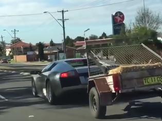 Φωτογραφία για Μεταφέροντας κατσίκες με μια... Lamborghini [video]