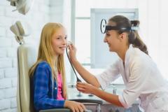 Υγρό στα αυτιά του παιδιού. Τι πρέπει να κάνεις;