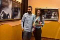 Πήγε να δει ταινία ,αλλά το τρέιλερ ήταν ... πρόταση γάμου!