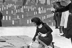 Η τελευταία κίνηση της Τζάκι πριν την ταφή του Τζον Κένεντι