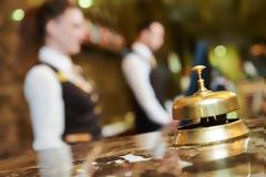 Καταργείται το ειδικό σήμα λειτουργίας των καταλυμάτων