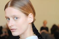 Θες ένα πραγματικά εύκολο και όμορφο χτένισμα; Το έχουμε!