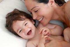 6 λόγοι που η μητρότητα μας κάνει να νιώθουμε νεότερες