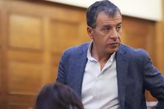 Στ. Θεοδωράκης: Η κυβέρνηση ποτέ δεν διαπραγματεύθηκε, μεταφράζει και υπογράφει