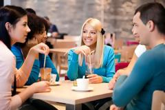 Πιείτε καφέ με τους φίλους σας, κάνει καλό