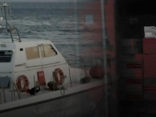 Φωτογραφία για Ελέγχονται τα τσιγάρα στο ουκρανικό αλιευτικό που ρυμουλκήθηκε στην Κρήτη