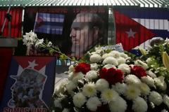 Οι Κουβανοί αποτίουν φόρο τιμής στον Φιντέλ Κάστρο
