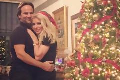 Η Ελένη Μενεγάκη ποζάρει στο στολισμένο της σπίτι