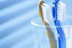 Πώς να προστατεύσετε την οδοντόβουρτσά σας από τα μικρόβια