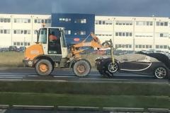 Bugatti Chiron: Η πρώτη «έβγα» είναι γεγονός