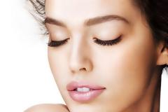 Γιατί η βιταμίνη C είναι το κλειδί για ένα λαμπερό δέρμα