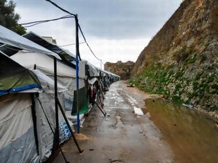 Φωτογραφία για Πλημμύρισε ο καταυλισμός μεταναστών της Σούδας στη Χίο [video]