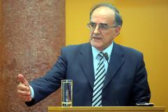 Γ. Σούρλας: Οι παράδοξες απόψεις του Ε. Ράμα για τους άταφους πεσόντες του 1940 - 41