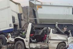 Τρομακτικό δυστύχημα στα κατεχόμενα με μαθητές νεκρούς και τραυματίες - Λεωφορείο καταπλακώθηκε από φορτηγό