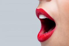 ΠΡΟΣΟΧΗ! ΑΥΤΑ είναι τα συμπτώματα του καρκίνου του στόματος και του φάρυγγα