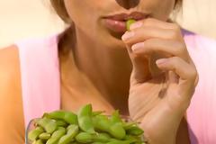 Εμμηνόπαυση: 6 διατροφικές αλλαγές για να μην πάρετε κιλά μετά τα 40