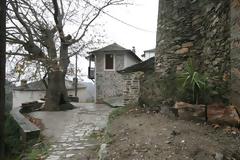 Ποια κοινότητα στην Πάφο έχει μόλις πέντε κατοίκους και ποιος εκλέγηκε κοινοτάρχης;