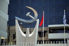 ΚΚΕ: ΣΤΗΝΟΥΝ ΣΤΟΝ ΛΑΟ «ΦΑΚΑ» ΜΕ «ΤΥΡΑΚΙ» ΤΟ ΧΡΕΟΣ