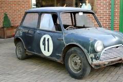 Αυτό το Mini Cooper είναι πισωμήχανο και προσθιοκίνητο!