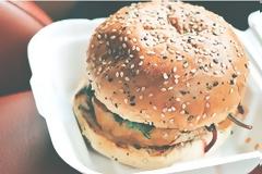 Γιατί το μεσημεριανό στο γραφείο μπορεί να σε κάνει αντιπαθή