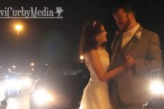 Ο χορός των νεονύμφων που κόλλησαν στην... κίνηση [video]