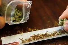 Μαθητές κάπνιζαν χασίς έξω από το σχολείο