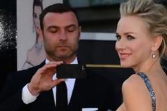 Η Naomi Watts είναι στα καλύτερά της μετά τον χωρισμό