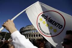 ΤΟ ΚΙΝΗΜΑ ΤΩΝ ΠΕΝΤΕ ΑΣΤΕΡΩΝ ΘΕΛΕΙ ΕΠΑΝΑΔΙΑΠΡΑΓΜΑΤΕΥΣΗ ΤΗΣ ΣΥΜΜΕΤΟΧΗΣ ΣΤΟ ΕΥΡΩ