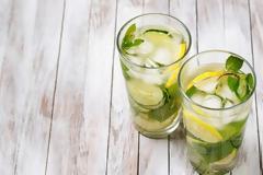 Φυτικό ρόφημα με 4 υλικά για να διαλύσεις το λίπος της κοιλιάς