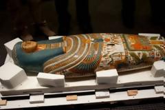 ΑΥΤΑ είναι τα 5 πιο ΠΕΡΙΕΡΓΑ πράγματα που έχουν βρεθεί μέσα σε αληθινή μούμια [video]