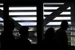 Οι νέοι μειωμένοι μισθοί στο Δημόσιο για το 2017 -Xαμένοι όσοι έχουν πτυχίο και πολλά χρόνια υπηρεσίας