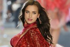 Ιρίνα Σάικ: Έγκυος στη πασαρέλα και βάζει φωτιά!