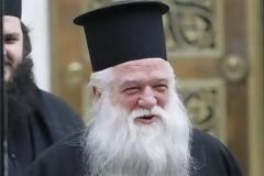 Το ξέσπασμα του μητροπολίτη Καλαβρύτων σε Τσίπρα: Έκανες εθνικό έγκλημα στην Κούβα