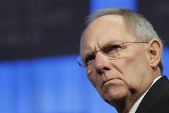 Αλλαγή στάσης από Σόιμπλε; Φέρεται να λέει «ναι» στην πρόταση του ESM για το ελληνικό χρέος