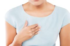 «Κάψιμο» στο στομάχι: Τι δείχνει & πώς θα το αντιμετωπίσετε