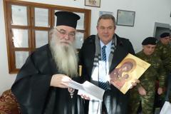 Στα Ελληνοαλβανικά σύνορα με τον Μητροπολίτη Καστοριάς ο Πάνος Καμμένος