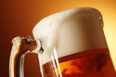 Guardian: Ο Ιησούς μετέτρεψε το νερό σε μπύρα, πιείτε την τα Χριστούγεννα