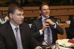 ΣΥΝΕΔΡΙΑΖΕΙ ΤΟ WASHINGTON CLUB